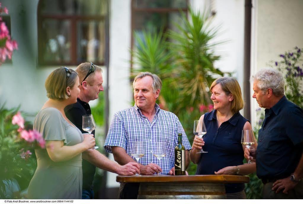 Winzerzimmer - Weingut Tinhof Eisenstadt Luaran gambar