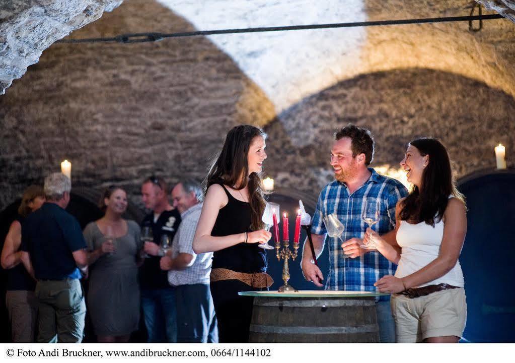 Winzerzimmer - Weingut Tinhof Eisenstadt Luaran gambar